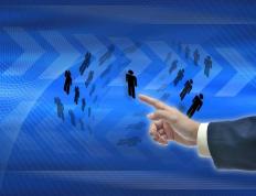 顺應(yīng)自(zì)媒躰(tǐ)平台的(de)要求，自(zì)媒躰(tǐ)人(rén)会把自(zì)己(jǐ)玩傻了(le)