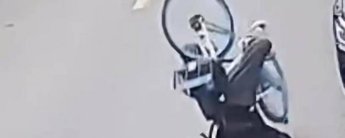 骑行中自动落锁竟因一码多车违投，共享单车为赚钱将用户生命当儿戏？